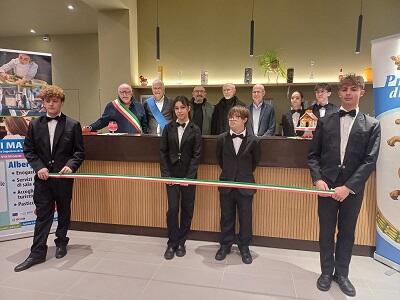 Taglio del nastro per la nuova sala-bar: comfort, efficienza e nuovi servizi all'Istituto 'Marconi' di Seravezza